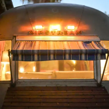 Paradise Ranch בית הארחה 4*